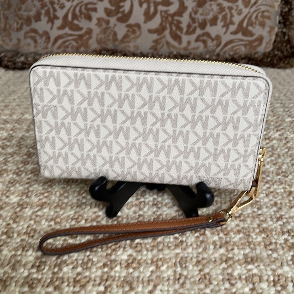 Michael Kors Jet Set Travel LG Flat MF Phone Case - Picture 7 of 16